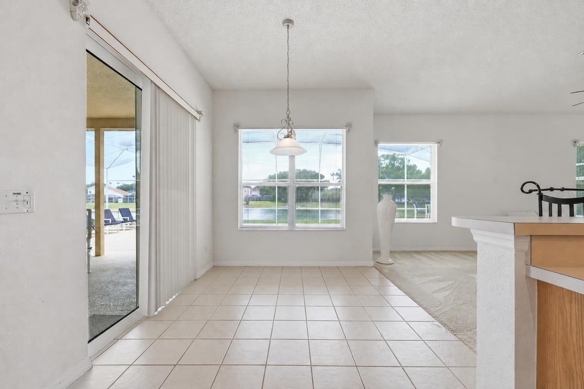 458 BLOOMINGDALE DRIVE — photo 7 of 43