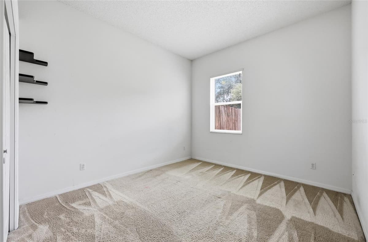 458 BLOOMINGDALE DRIVE — photo 16 of 43