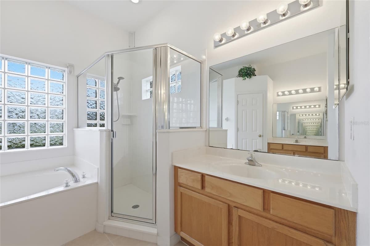 458 BLOOMINGDALE DRIVE — photo 12 of 43
