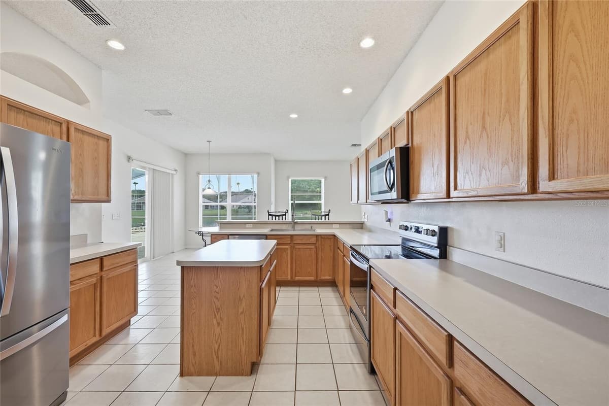 458 BLOOMINGDALE DRIVE — photo 6 of 43