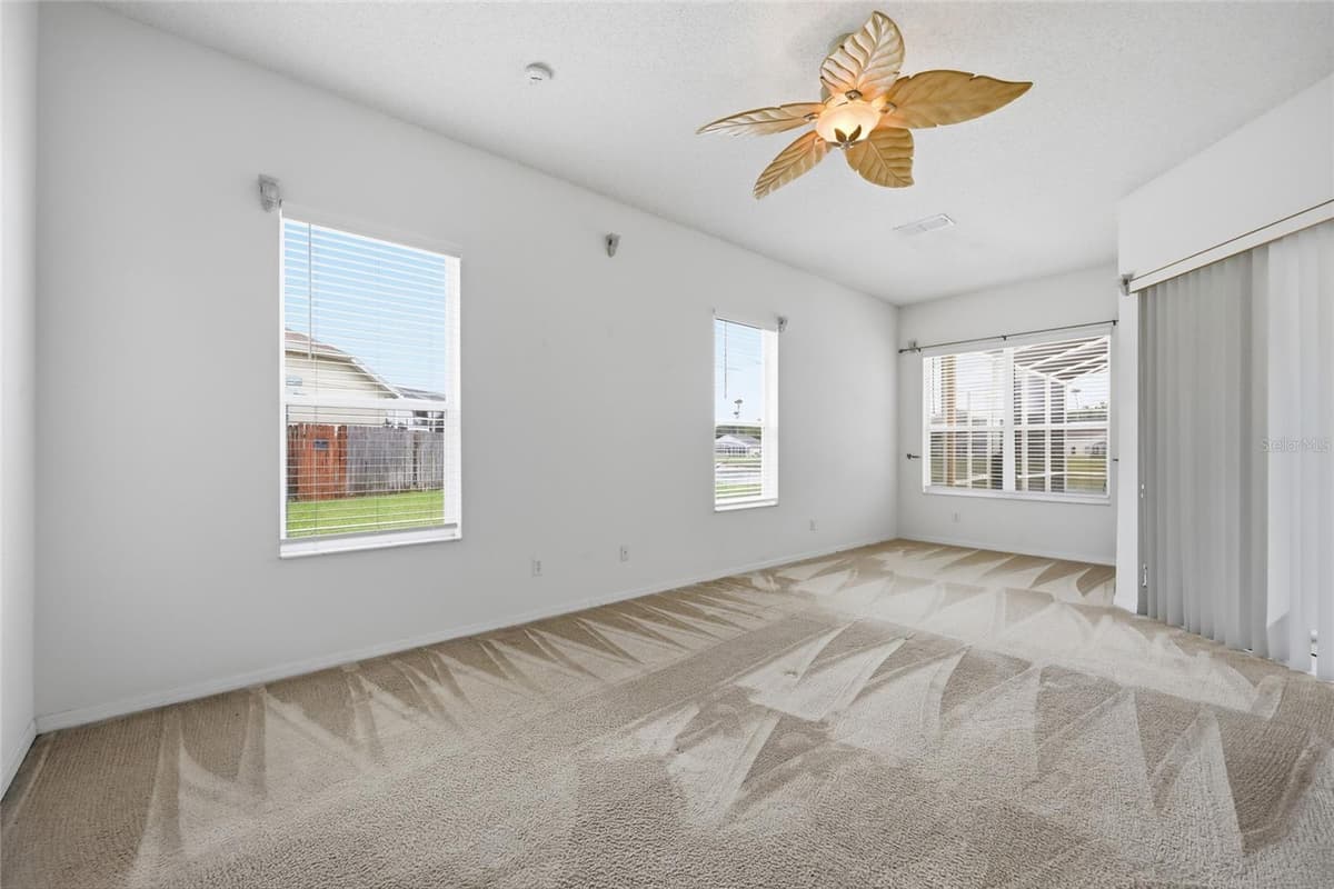 458 BLOOMINGDALE DRIVE — photo 9 of 43
