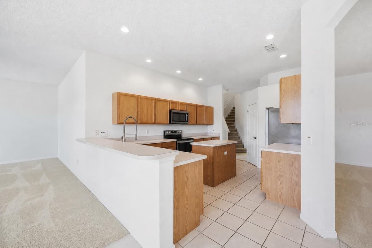 458 BLOOMINGDALE DRIVE — photo 5 of 43