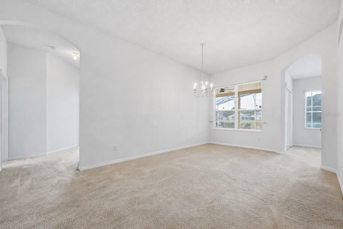 458 BLOOMINGDALE DRIVE — photo 4 of 43