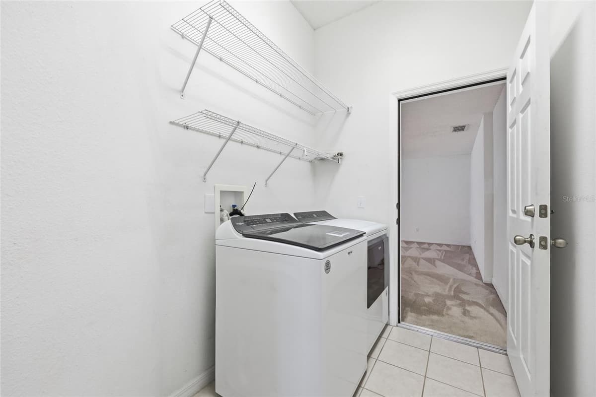458 BLOOMINGDALE DRIVE — photo 18 of 43