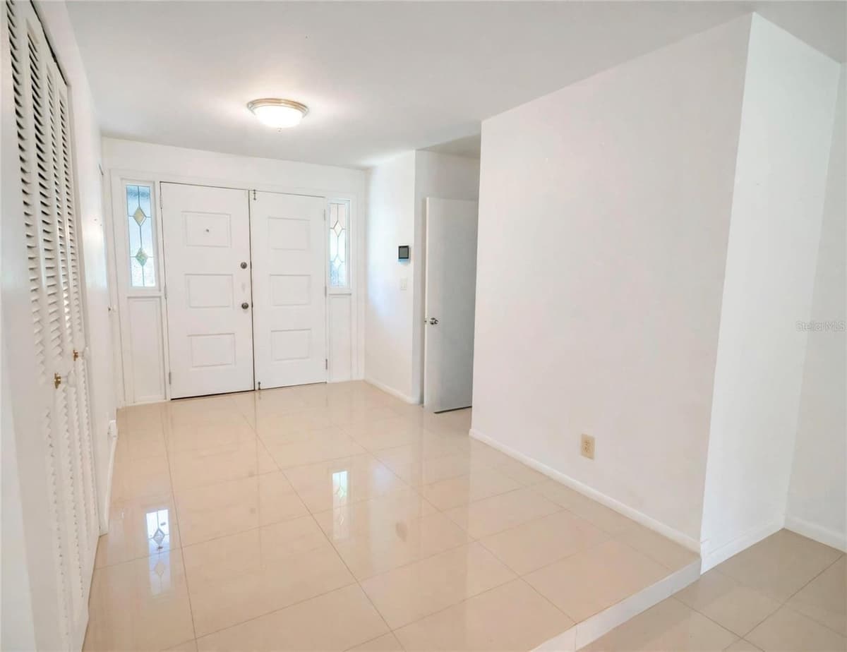3 CROMPTON PLACE — photo 7 of 26
