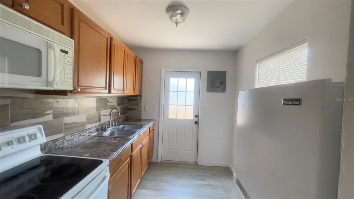 432 15TH STREET — photo 9 of 16