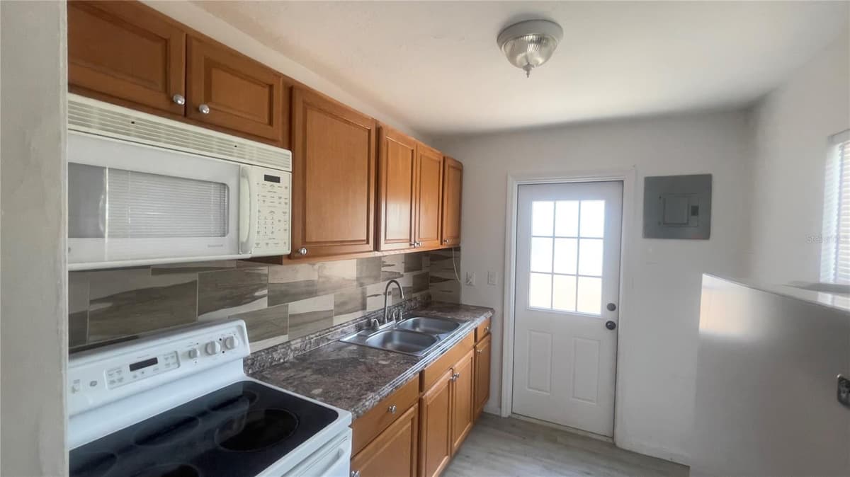 432 15TH STREET — photo 10 of 16