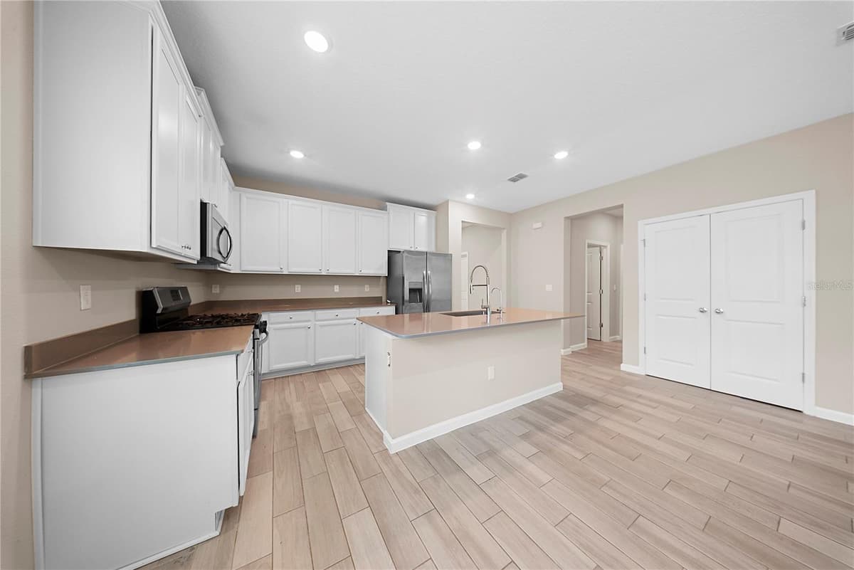 136 MONTSERRAT DRIVE — photo 5 of 17