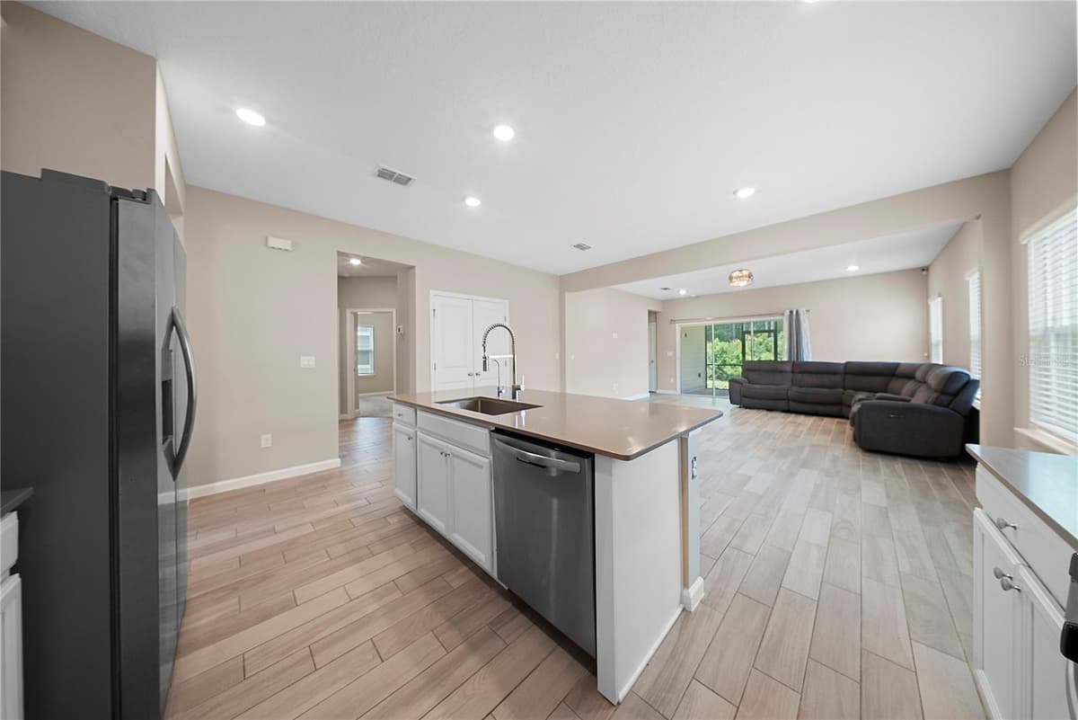 136 MONTSERRAT DRIVE — photo 4 of 17
