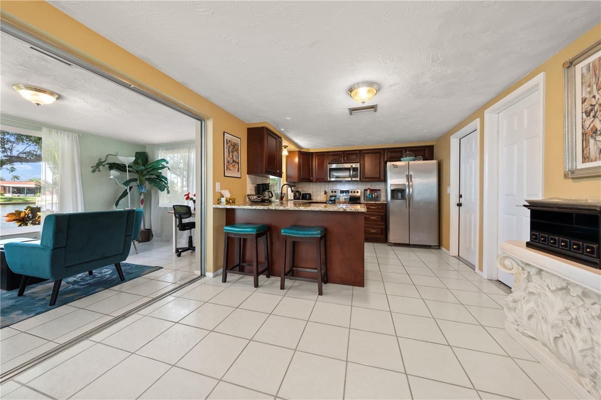 4114 SUNRAY DRIVE — photo 9 of 23