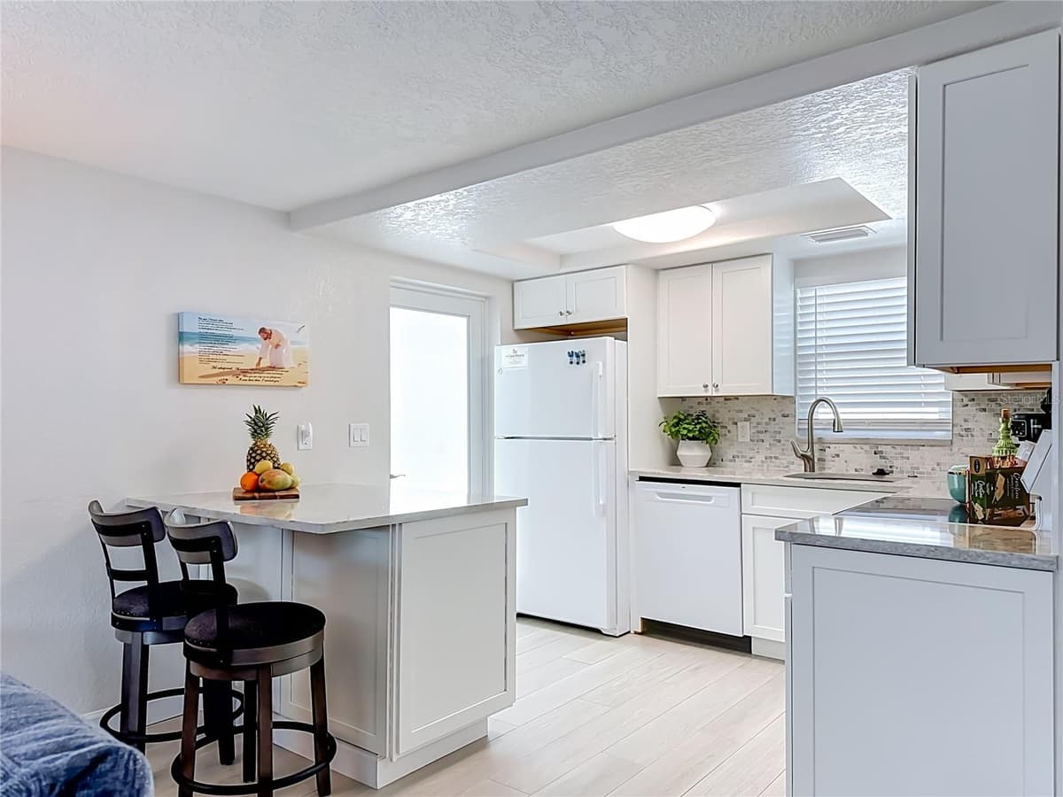 6154 MIDNIGHT PASS ROAD — photo 13 of 64