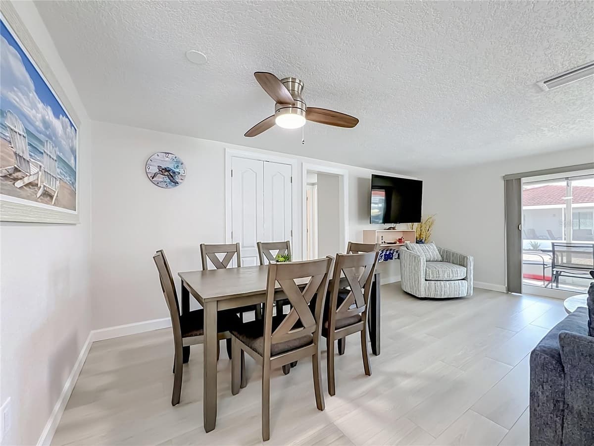 6154 MIDNIGHT PASS ROAD — photo 14 of 64