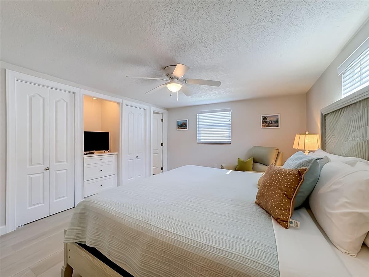 6154 MIDNIGHT PASS ROAD — photo 40 of 64