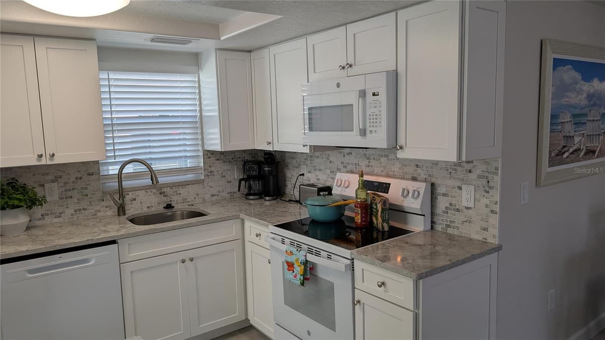 6154 MIDNIGHT PASS ROAD — photo 10 of 64