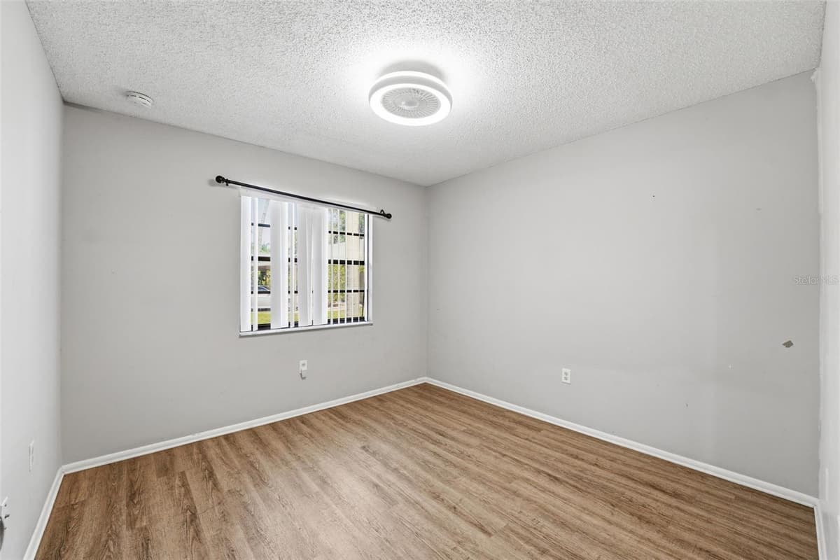 5080 BARRINGTON CIRCLE — photo 11 of 35