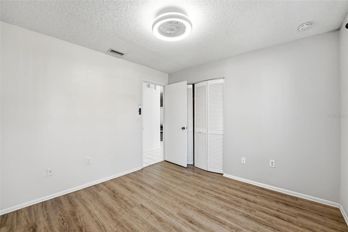 5080 BARRINGTON CIRCLE — photo 12 of 35