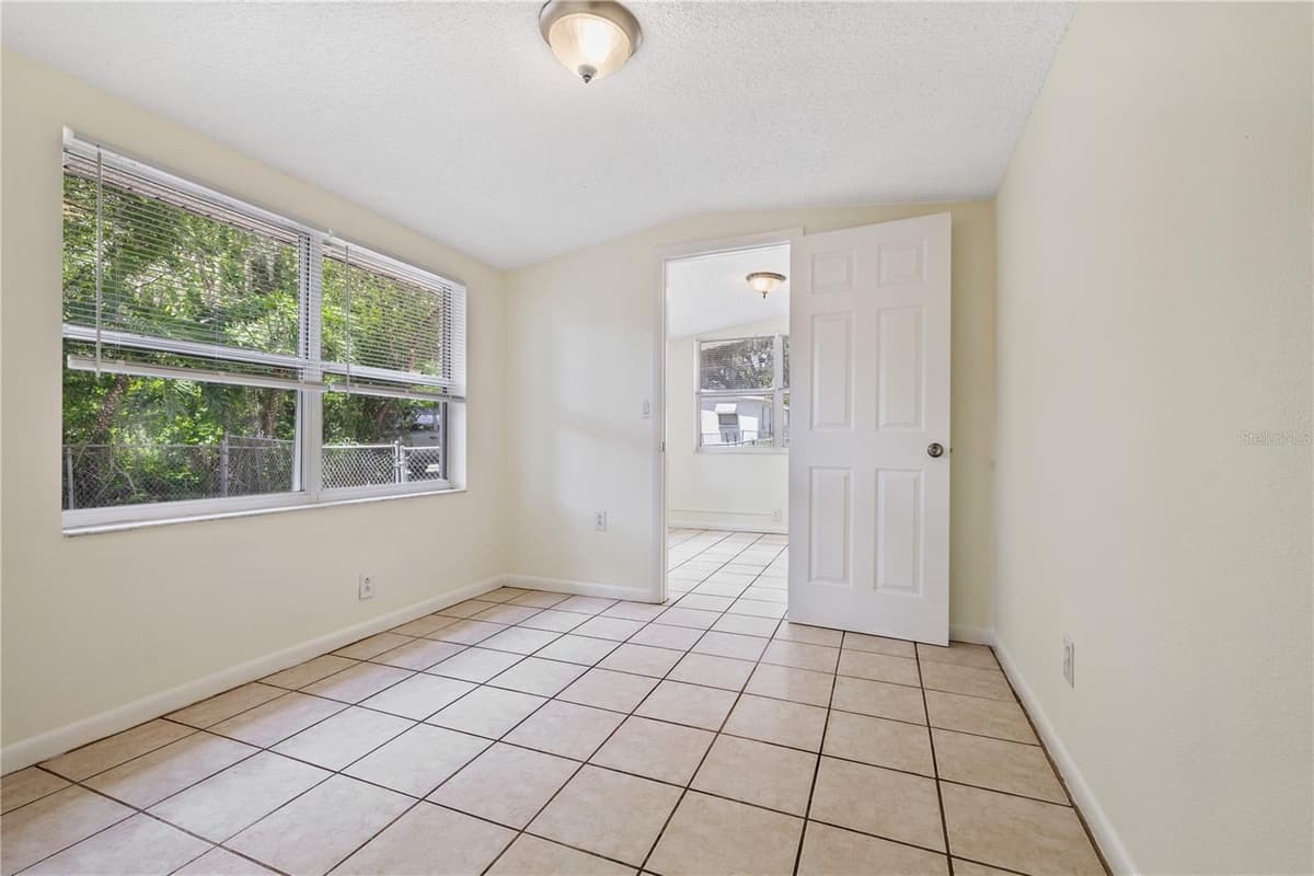 5225 PEACH AVENUE — photo 20 of 25