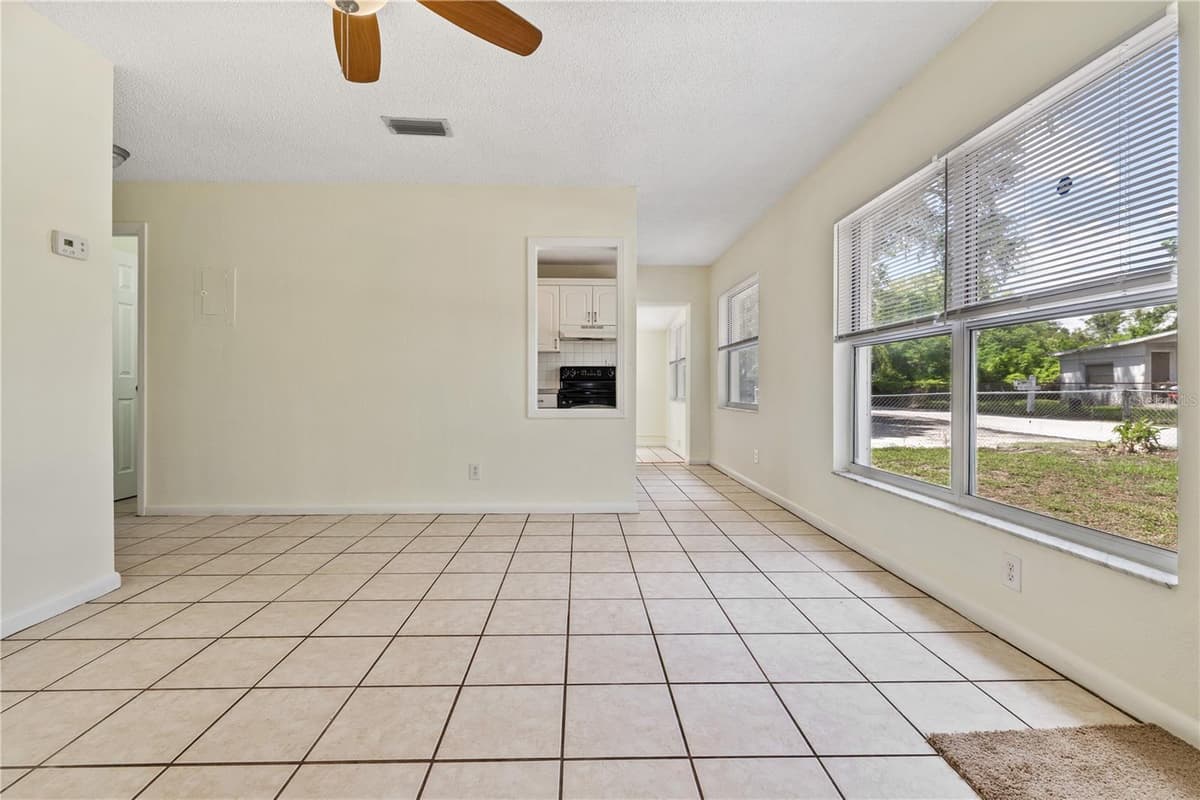 5225 PEACH AVENUE — photo 6 of 25