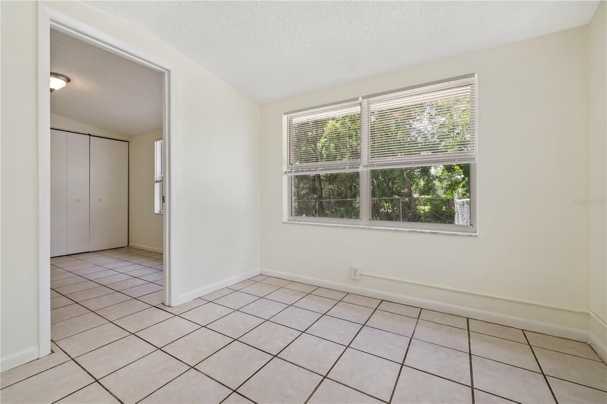 5225 PEACH AVENUE — photo 8 of 25