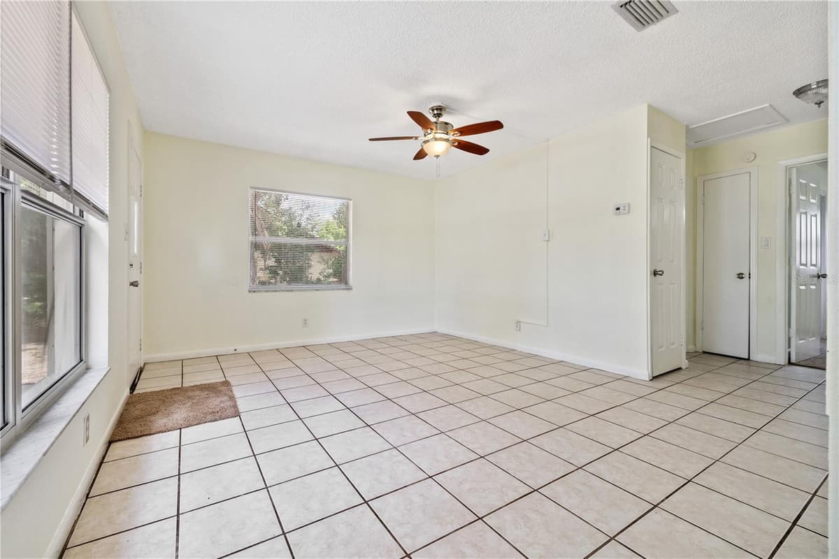5225 PEACH AVENUE — photo 5 of 25