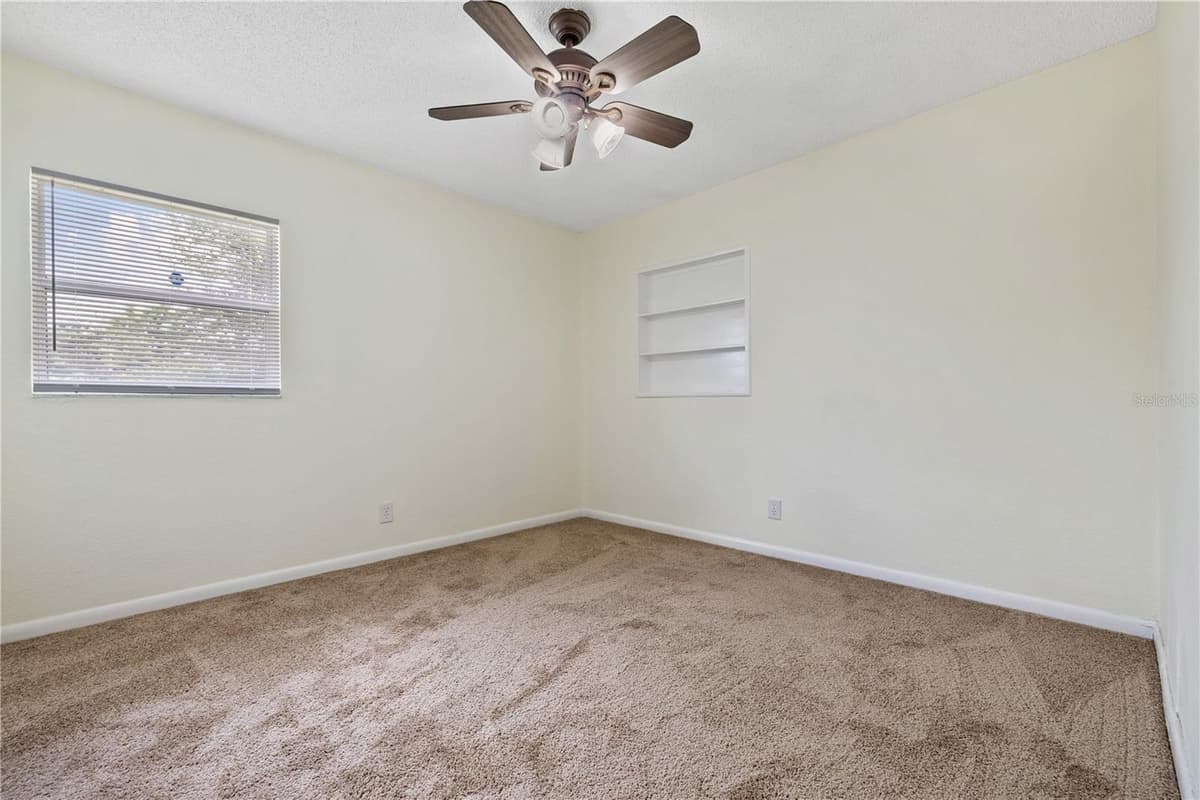 5225 PEACH AVENUE — photo 11 of 25