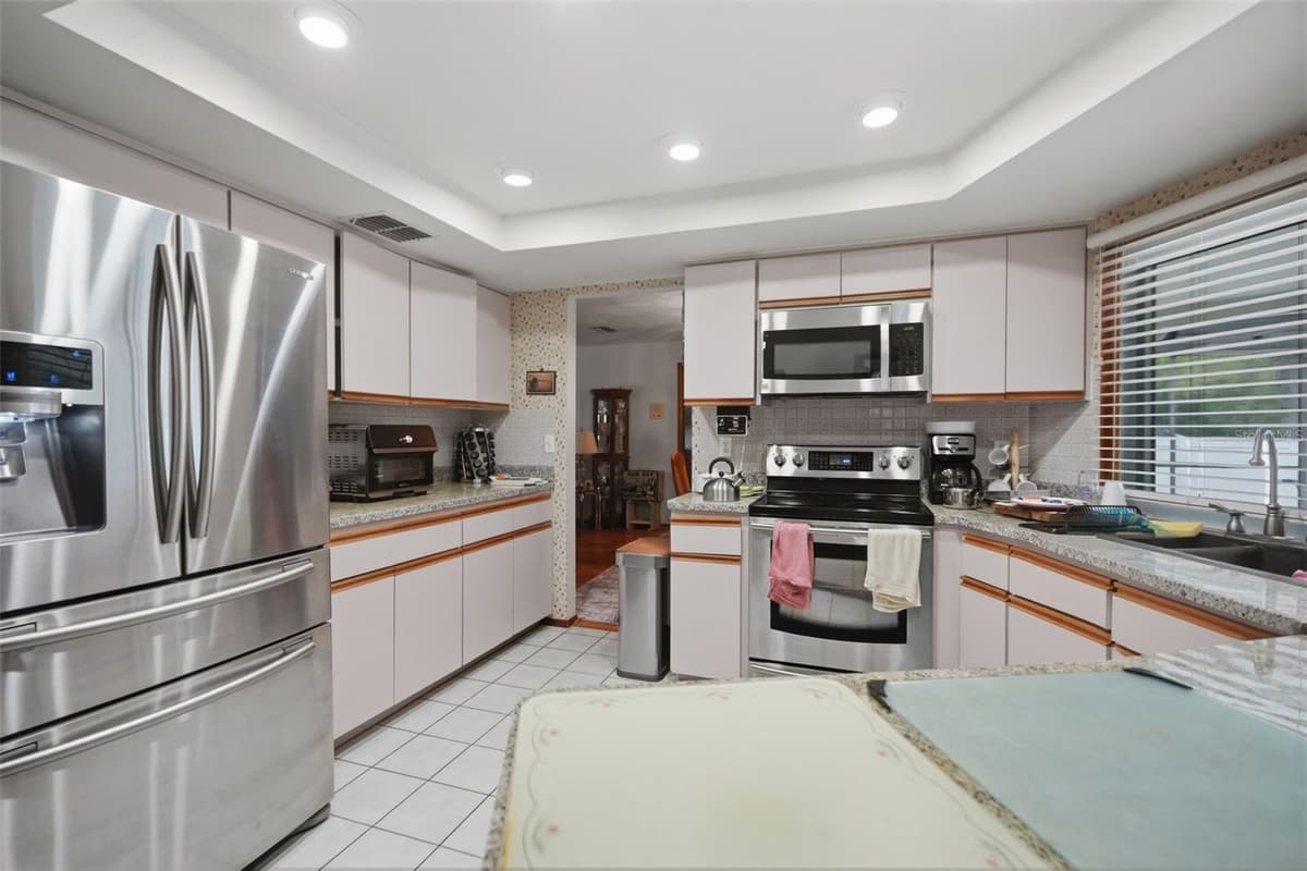 11333 SILVERWOOD COURT — photo 12 of 38