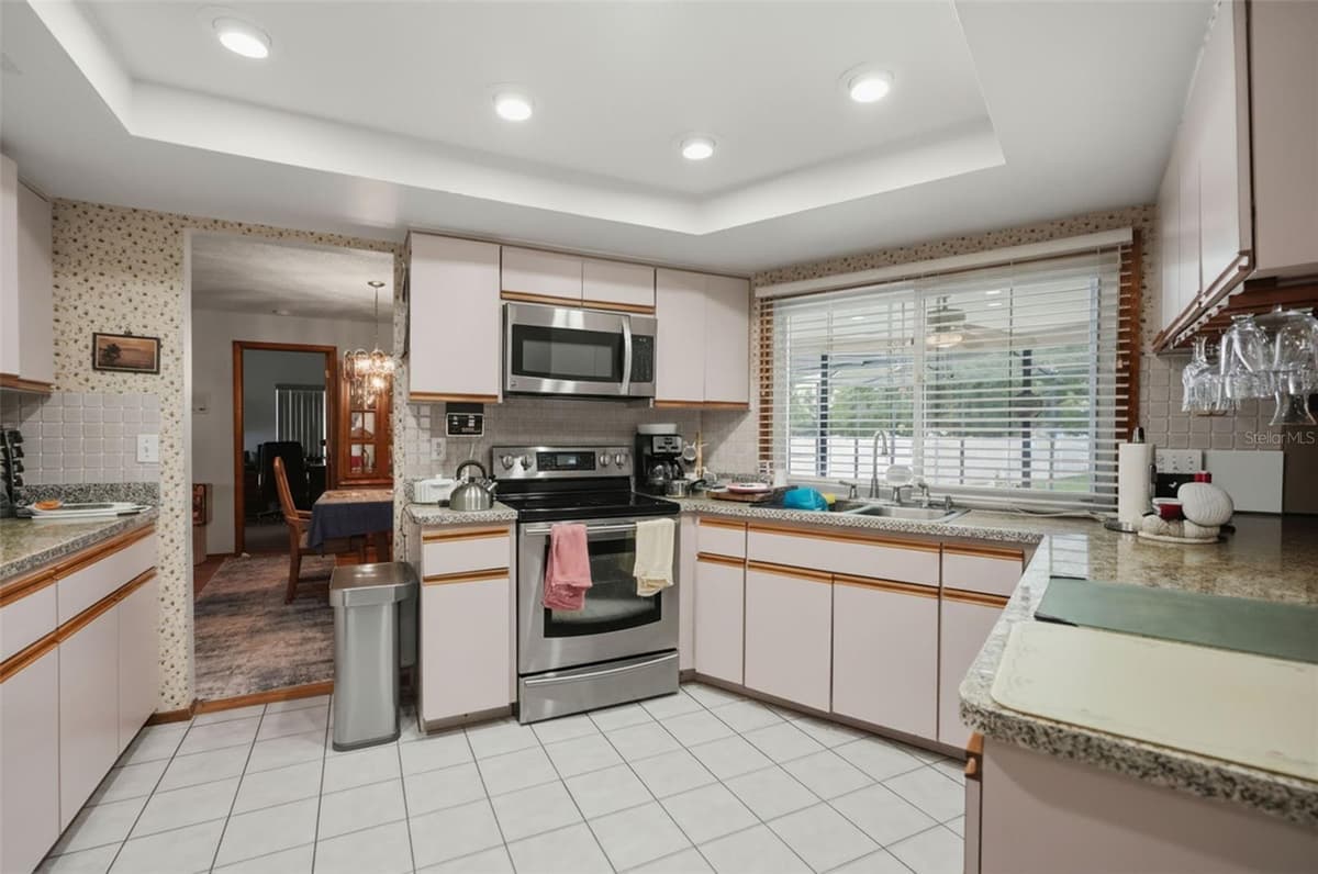 11333 SILVERWOOD COURT — photo 9 of 38