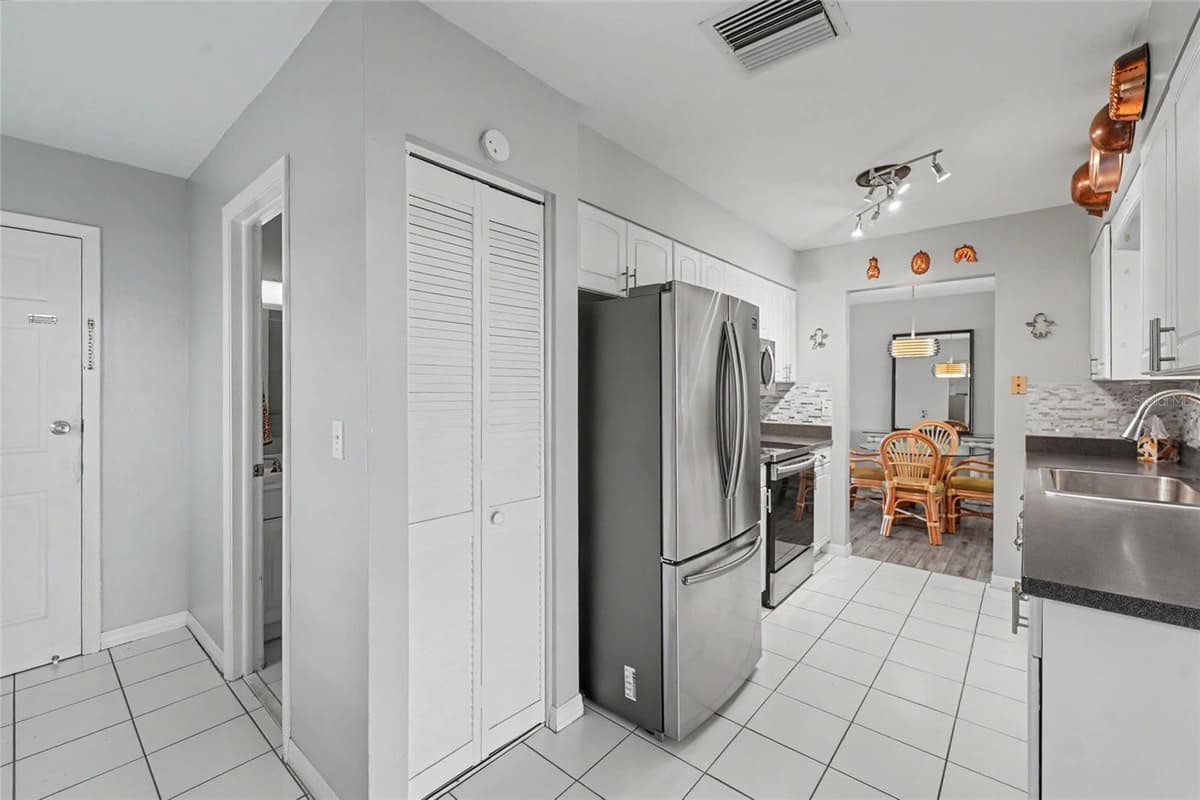 1496 QUEEN ANNE DRIVE — photo 13 of 37