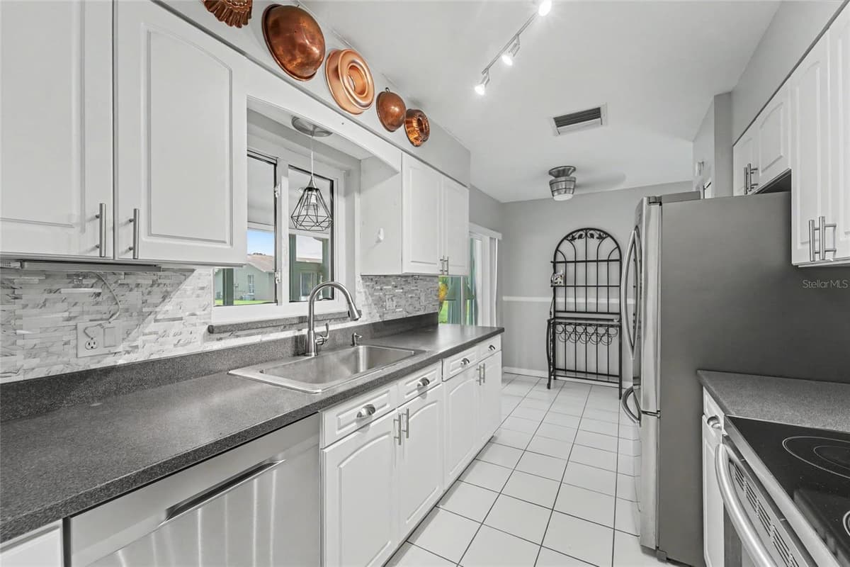 1496 QUEEN ANNE DRIVE — photo 11 of 37