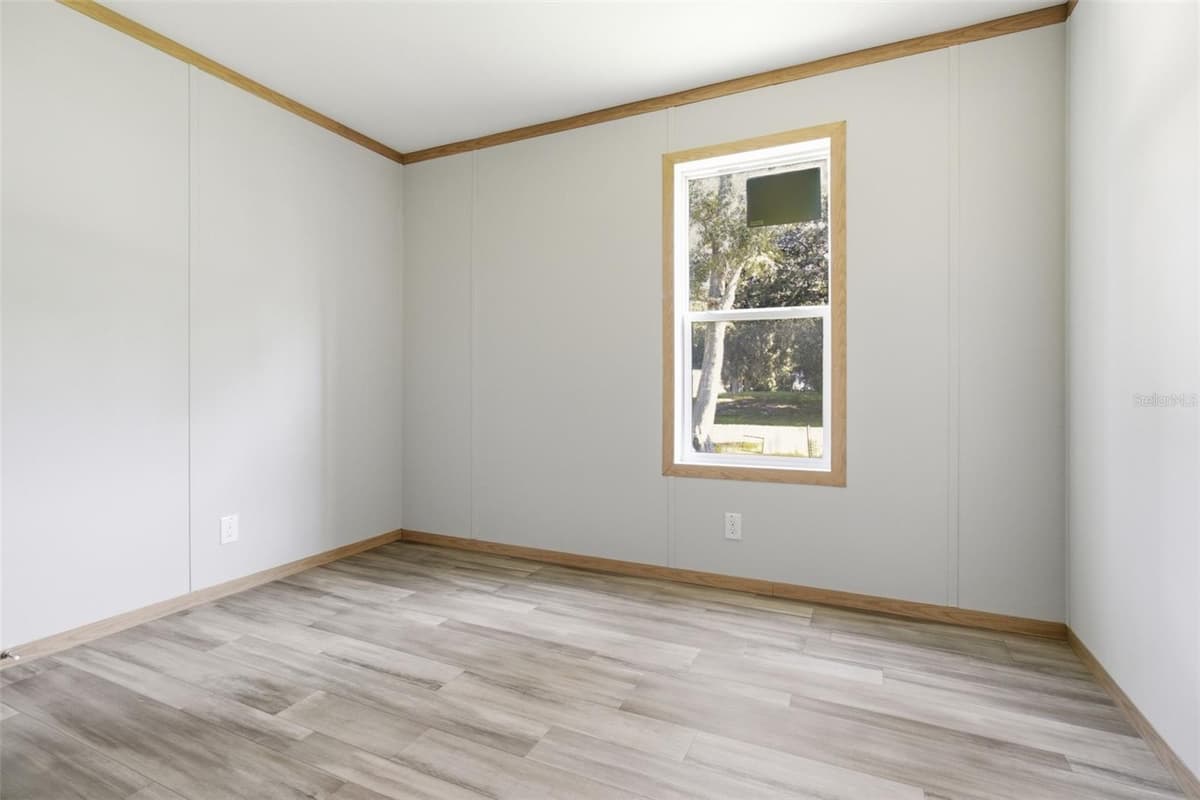 18104 NICHOLAS AVENUE — photo 12 of 27