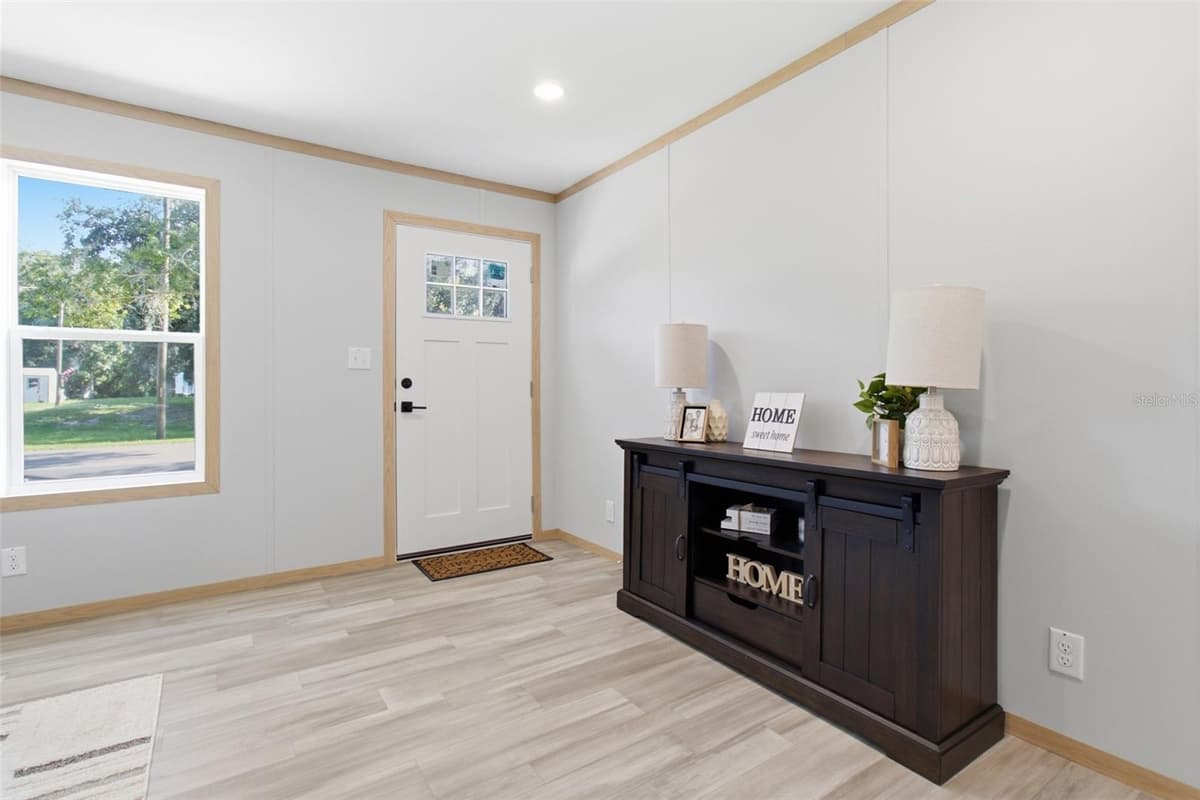 18104 NICHOLAS AVENUE — photo 4 of 27