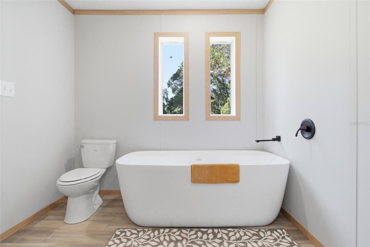 18104 NICHOLAS AVENUE — photo 16 of 27