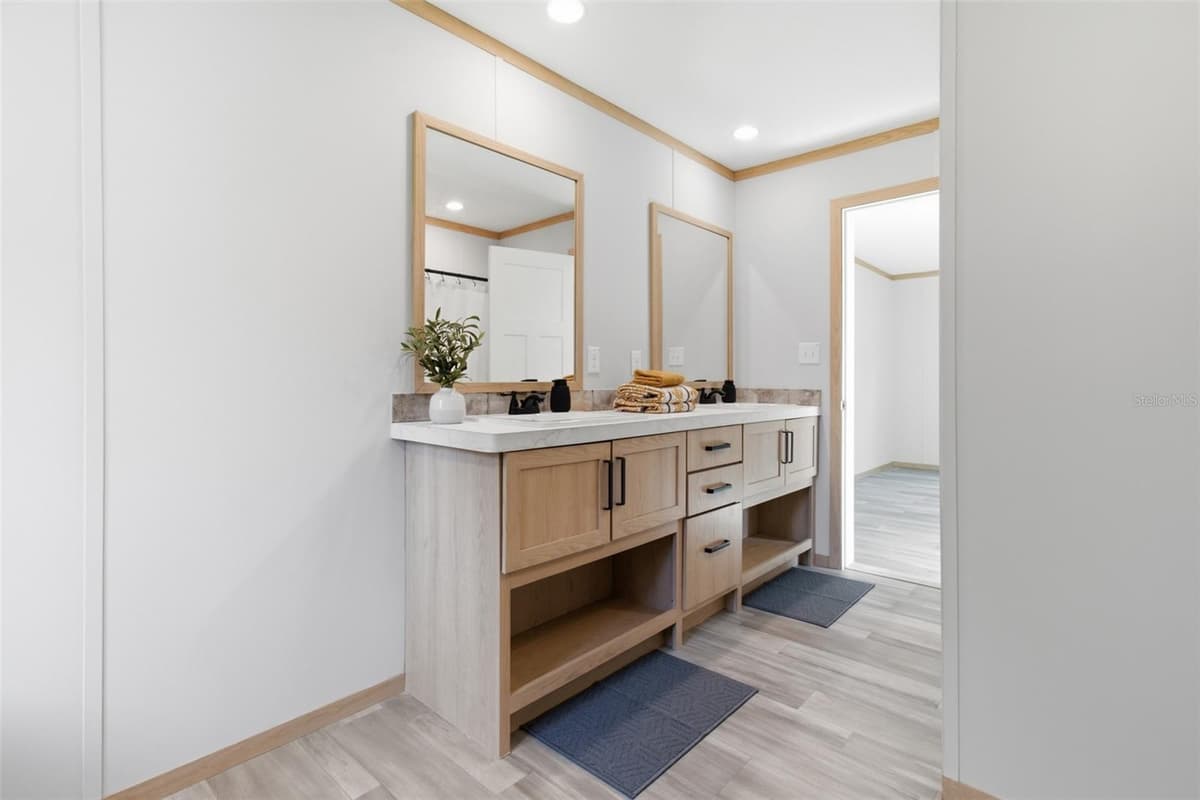 18104 NICHOLAS AVENUE — photo 17 of 27