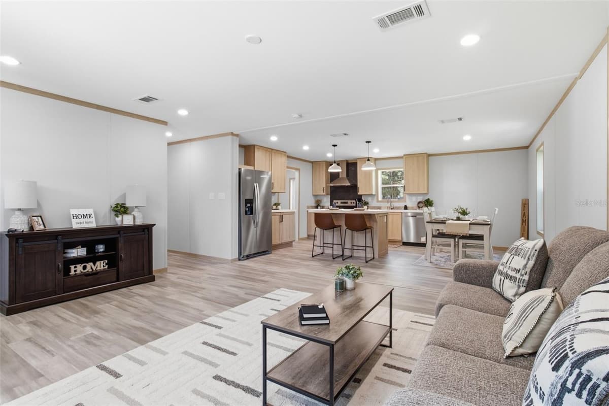 18104 NICHOLAS AVENUE — photo 6 of 27