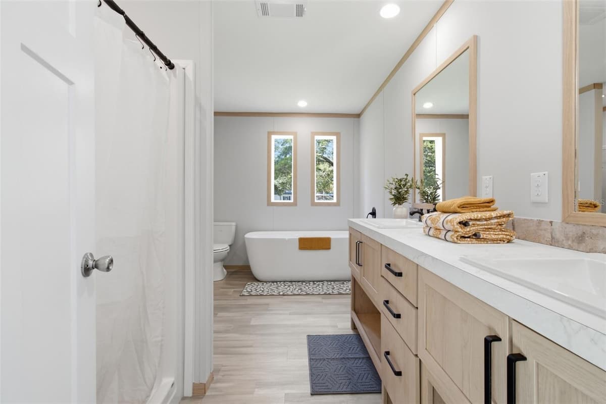 18104 NICHOLAS AVENUE — photo 15 of 27