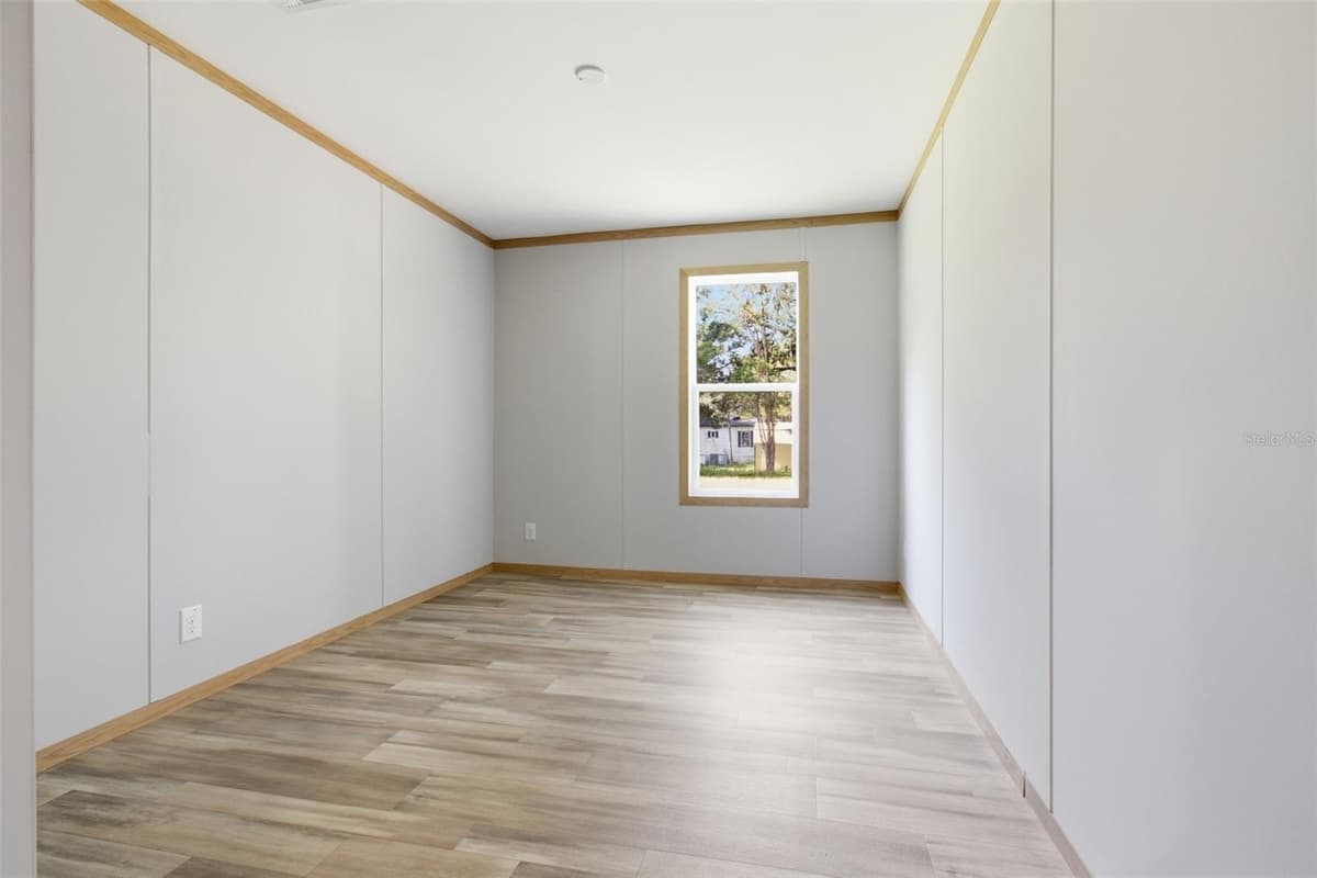 18104 NICHOLAS AVENUE — photo 19 of 27