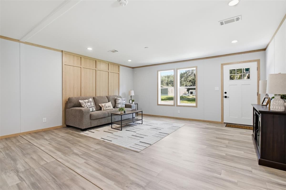 18104 NICHOLAS AVENUE — photo 5 of 27