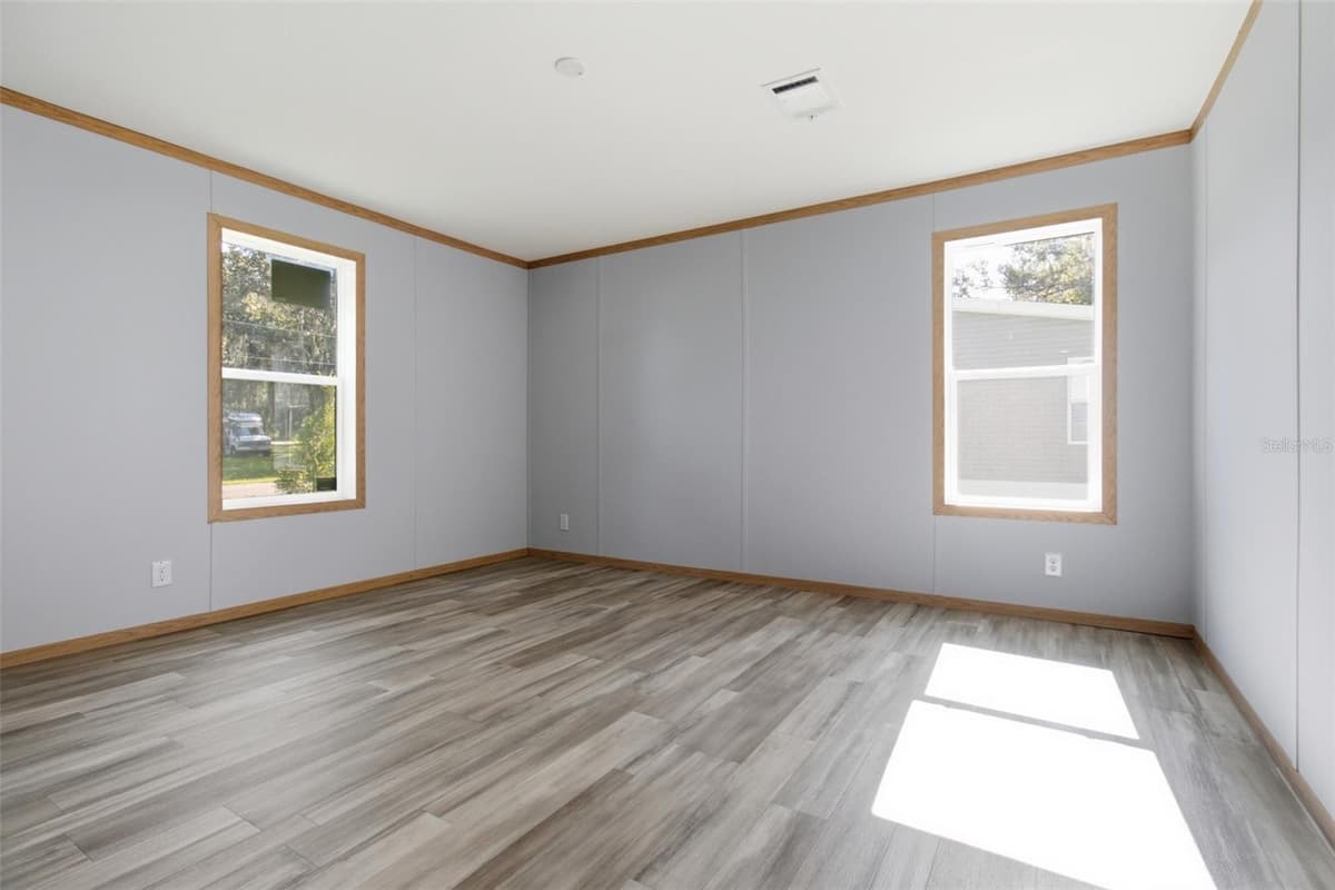 18104 NICHOLAS AVENUE — photo 14 of 27