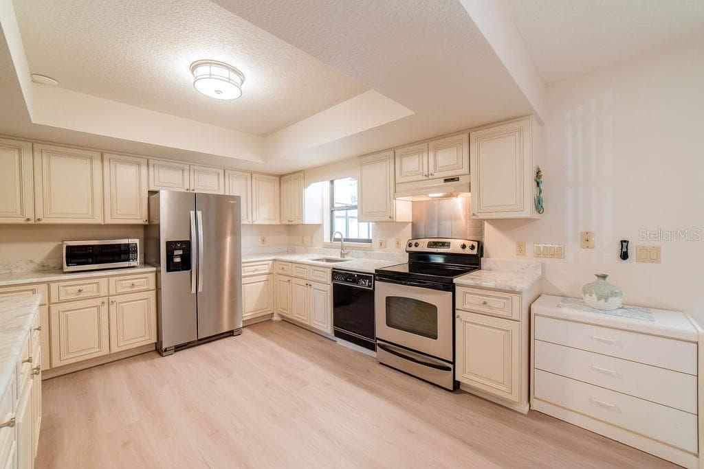 9273 CARNATION AVENUE — photo 16 of 45