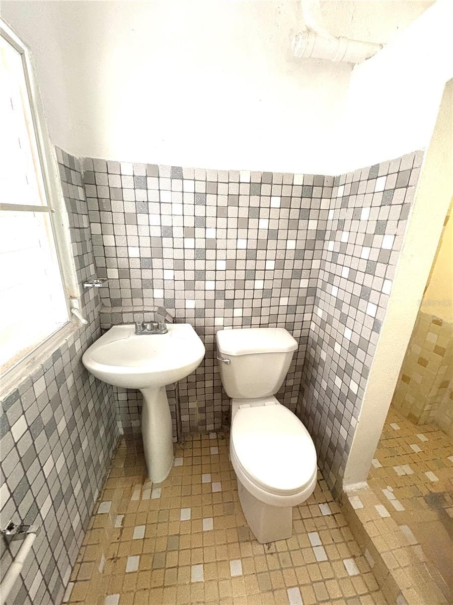 2055 HAYDEE REXACH STREET — photo 31 of 38