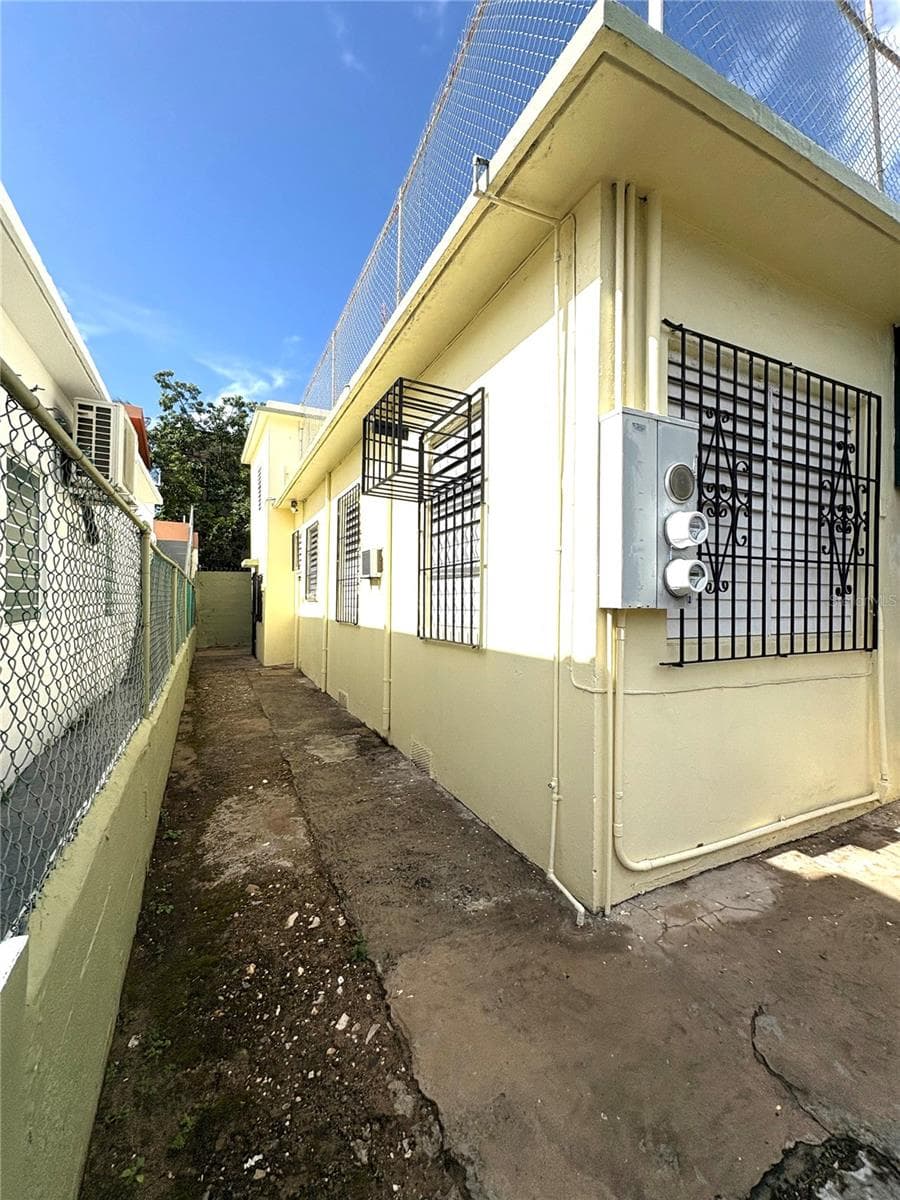 2055 HAYDEE REXACH STREET — photo 8 of 38