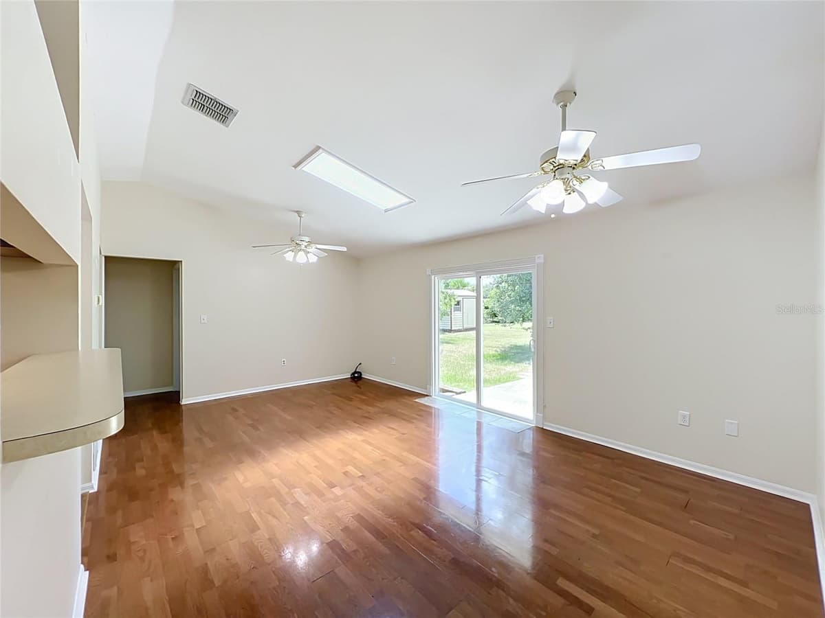 2255 CROAT STREET — photo 10 of 42