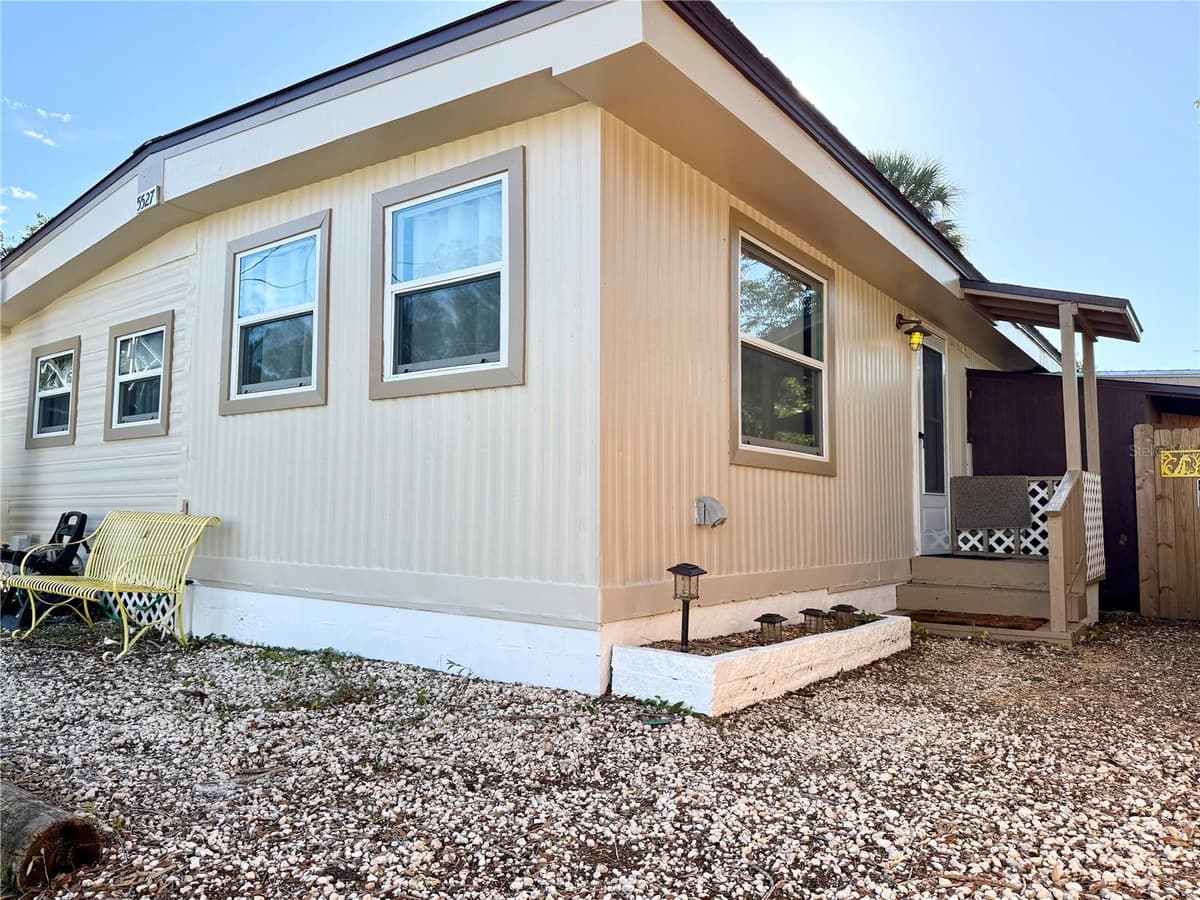 5527 DARLENE STREET — photo 4 of 44