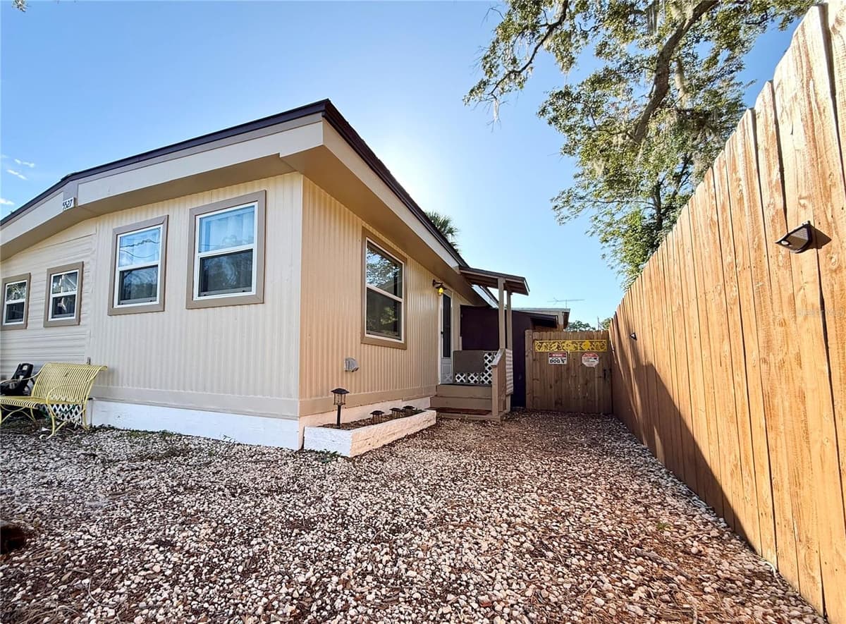 5527 DARLENE STREET — photo 2 of 44