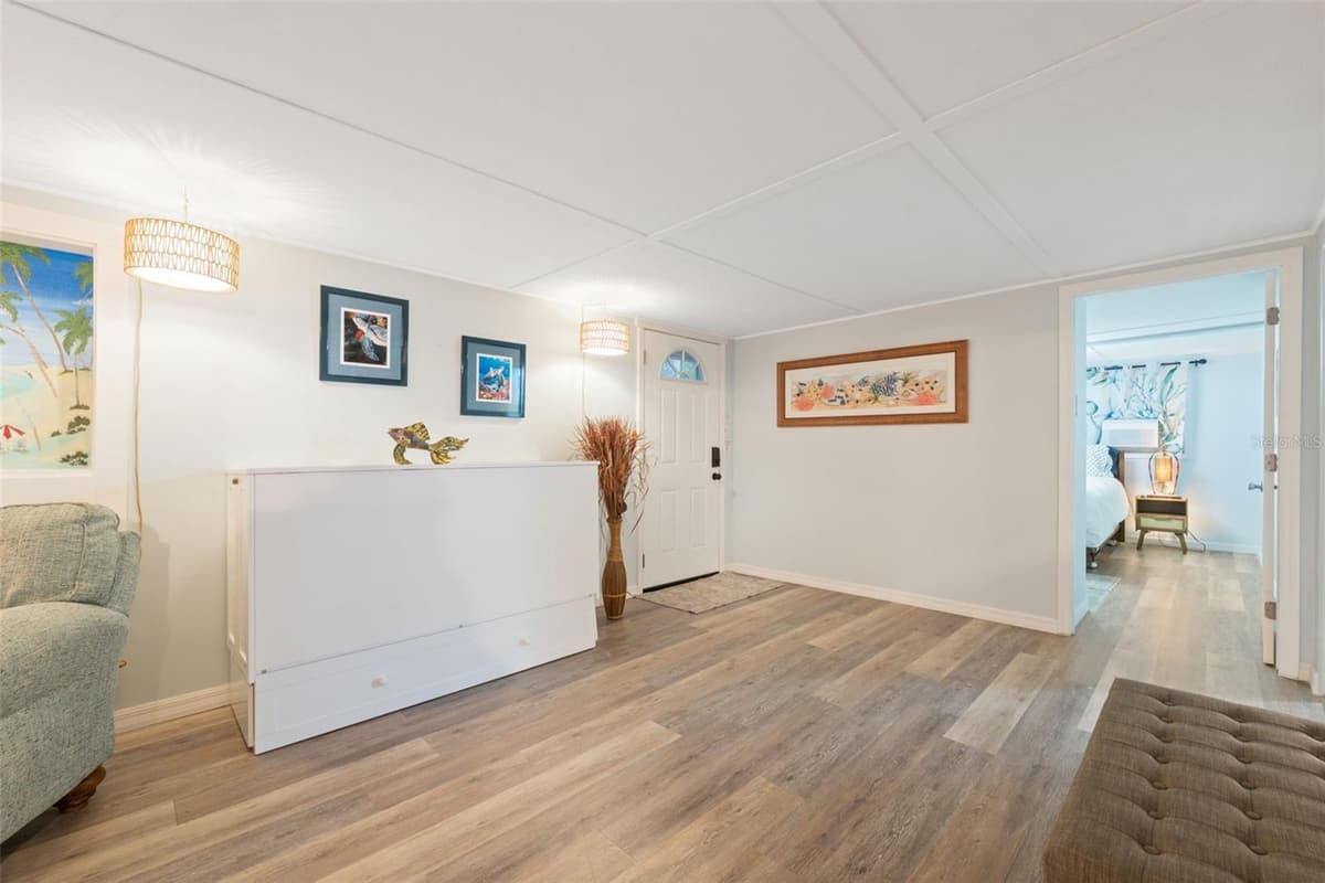 5527 DARLENE STREET — photo 15 of 44