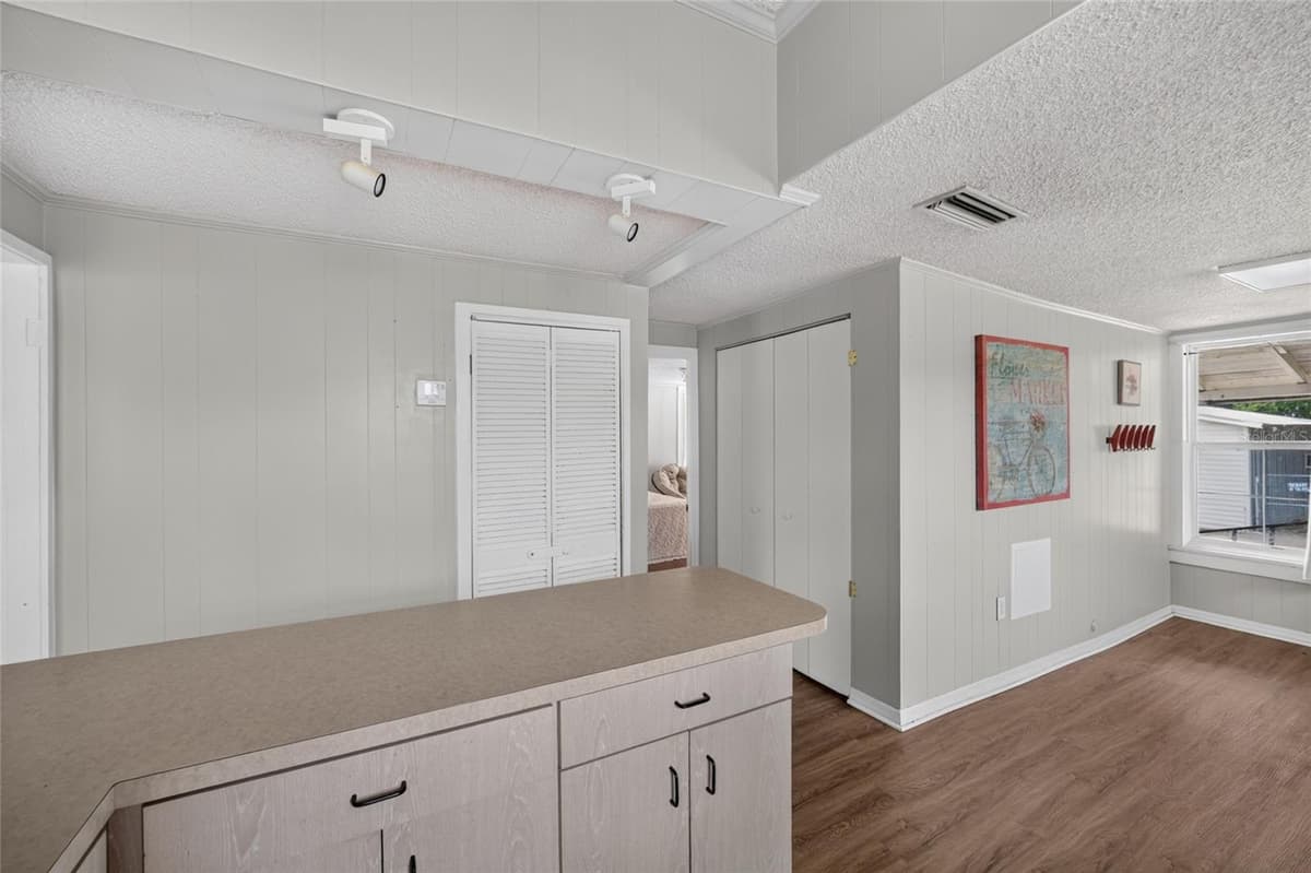 926 8TH AVENUE — photo 13 of 27
