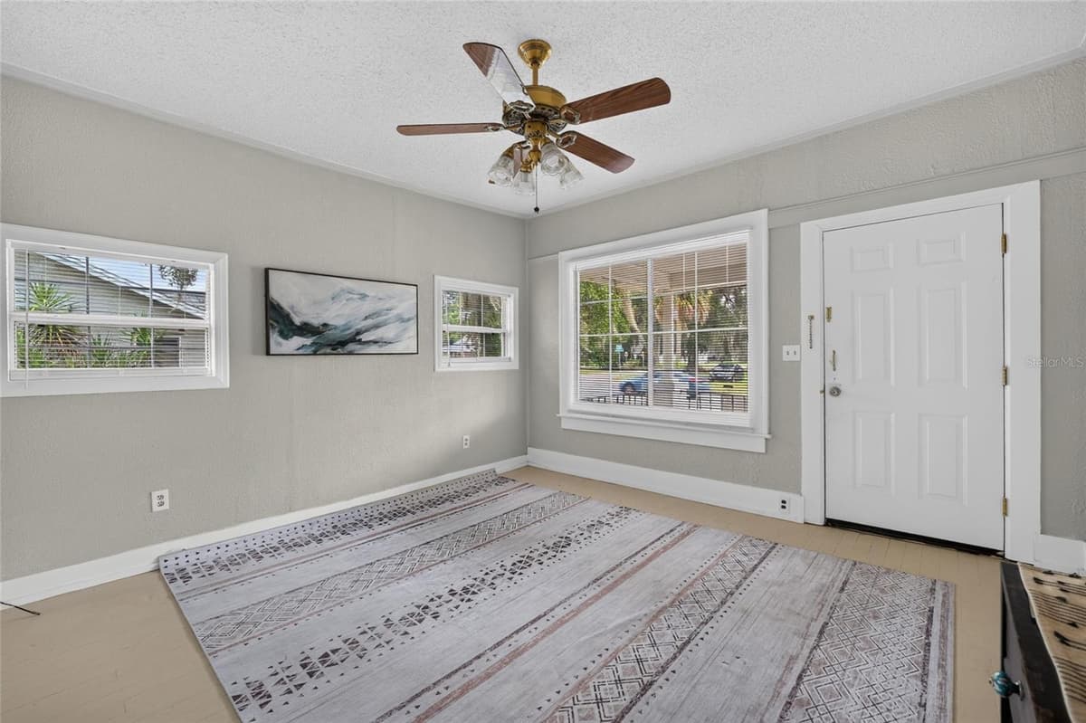 926 8TH AVENUE — photo 3 of 27
