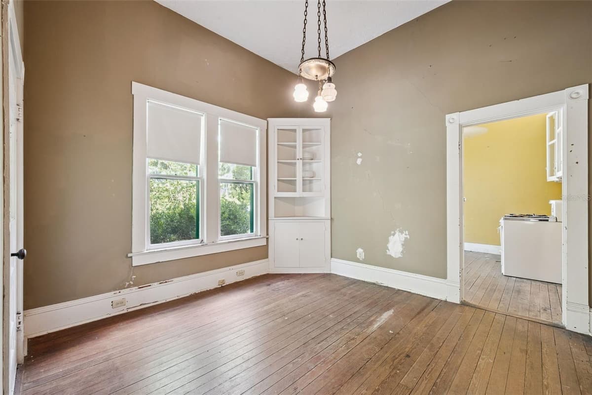 251 HORATIO AVENUE — photo 11 of 50