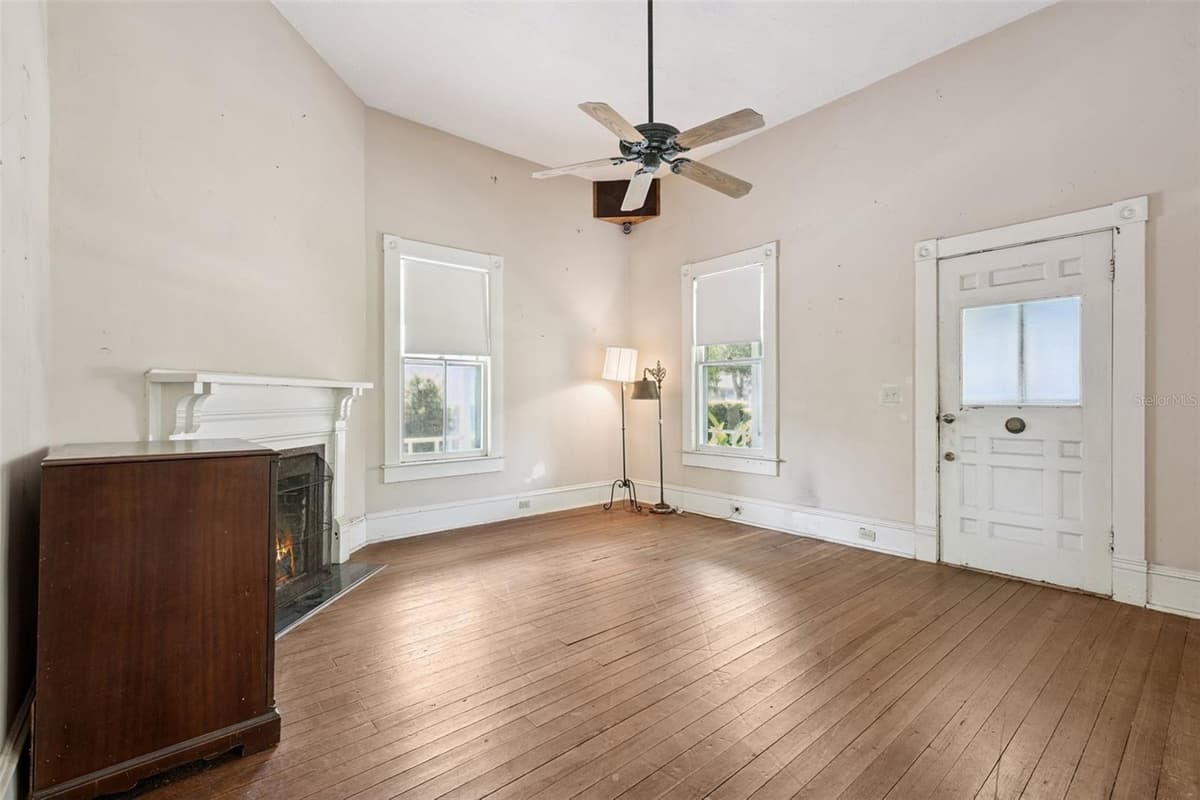251 HORATIO AVENUE — photo 7 of 50