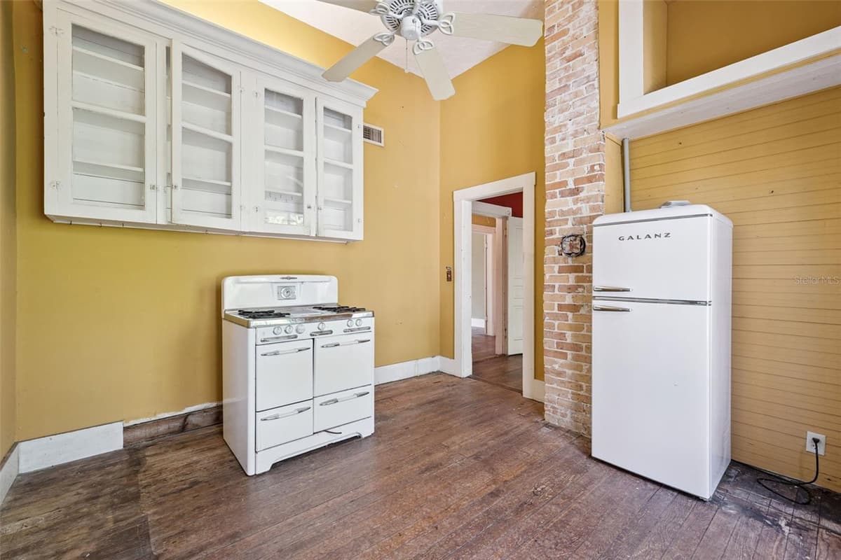 251 HORATIO AVENUE — photo 13 of 50